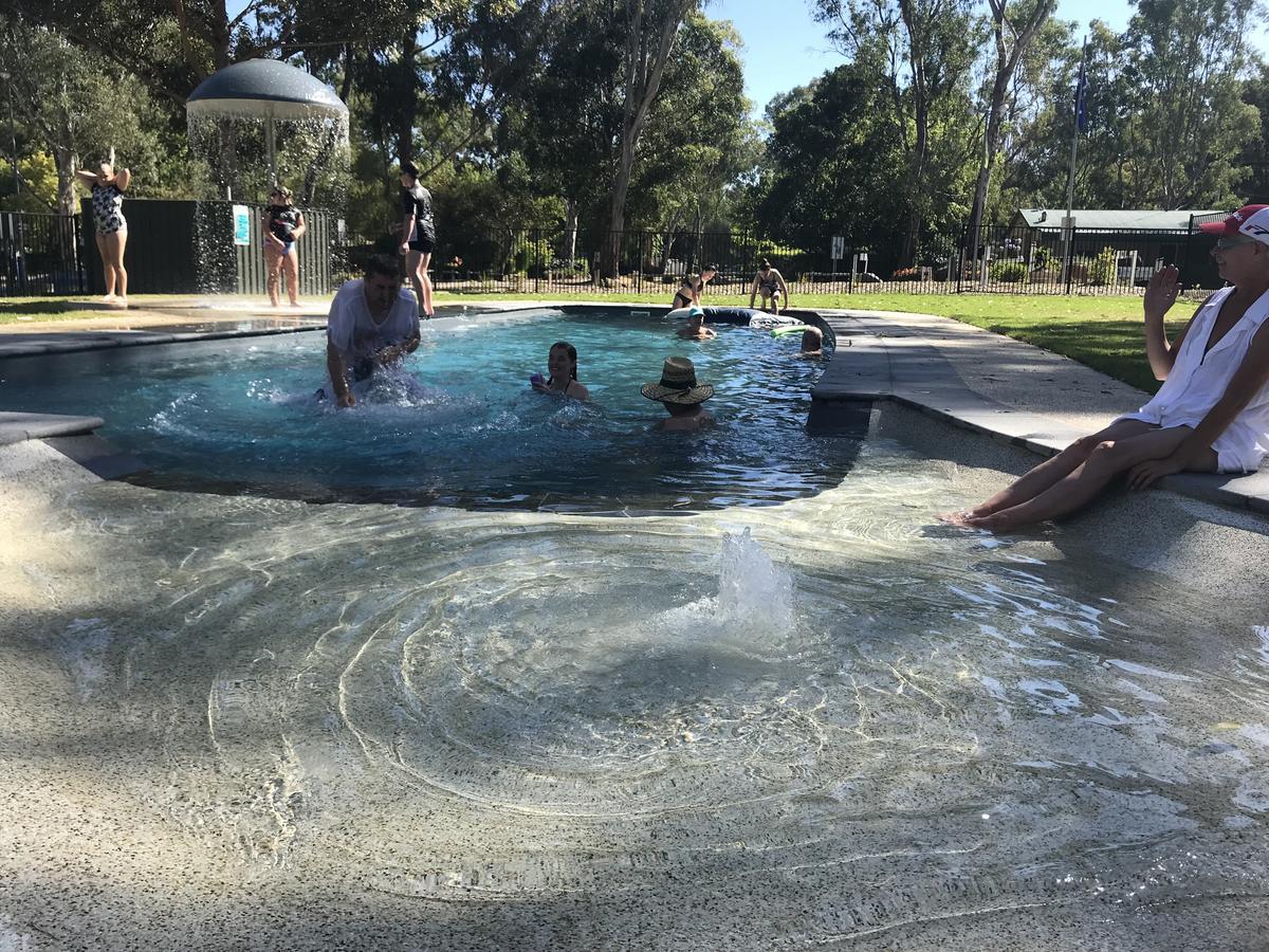 Eildon Pondage Holiday Park ภายนอก รูปภาพ
